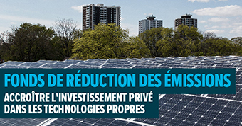 Photo de panneaux solaires, accompagnée du texte « Fonds de réduction des émissions — accroître l’investissement privé dans les technologies propres »
