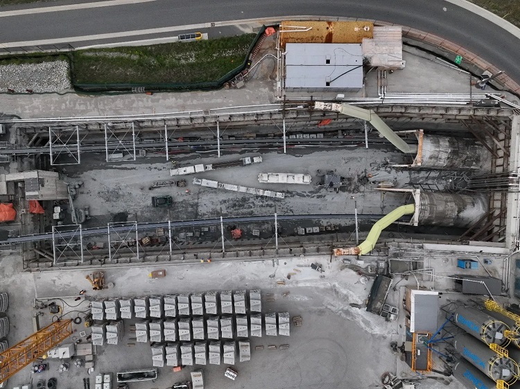 Photo aérienne des progrès du creusement du tunnel pour le prolongement vers l’ouest de la ligne Eglington Crosstown