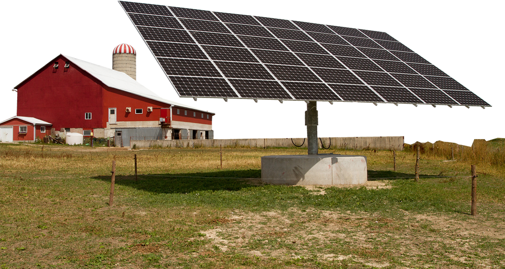 Photo d'un panneau solaire et d'une grange au toit rouge en arrière plan.