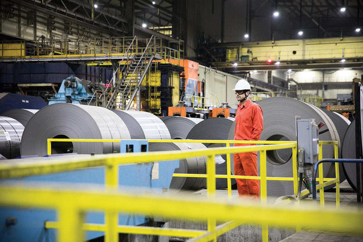 Travailleur dans une aciérie